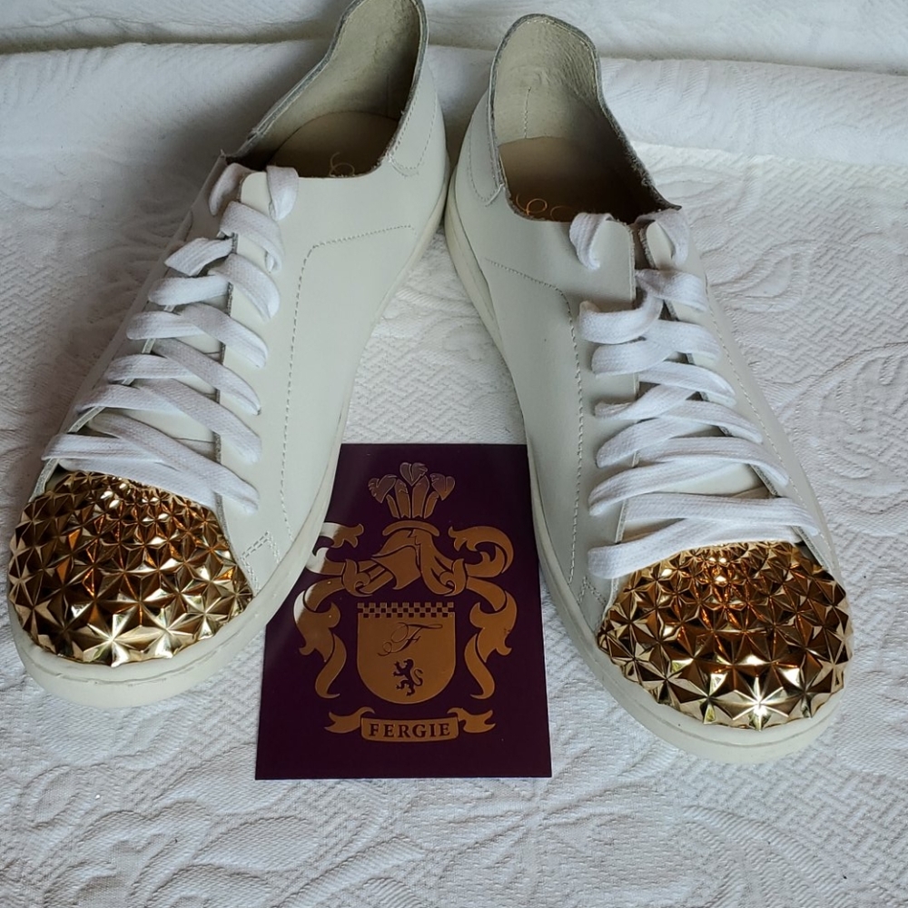 Fergie Pyper white Leather Sneaker w/ gold toecap